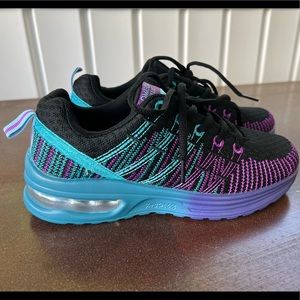 Omega shoes. Very comfortable!!! Size 6. New with tags!